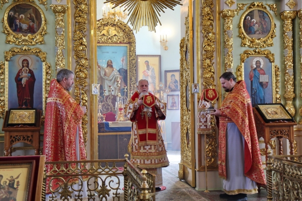 В день памяти апостола Фомы епископ Василий совершил Божественную литургию в Коряжме
