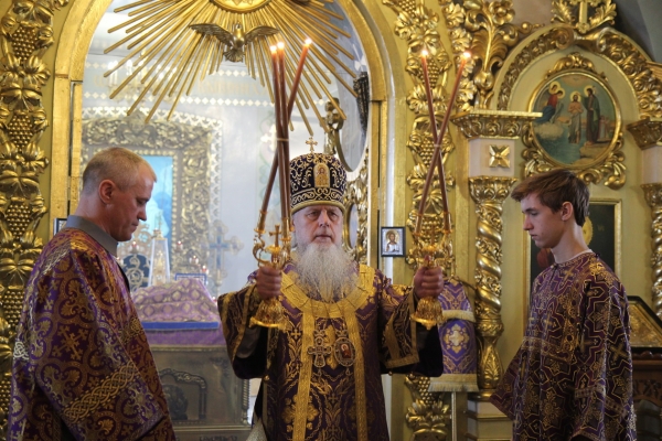 В неделю 4-ю Великого Поста епископ Василий совершил Божественную литургию в Коряжме