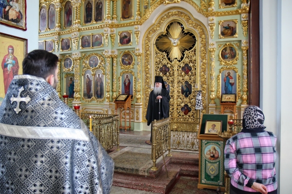 Во вторник первой седмицы Великого Поста епископ Василий молился за уставным Богослужением в Свято-Лонгиновом храме 
