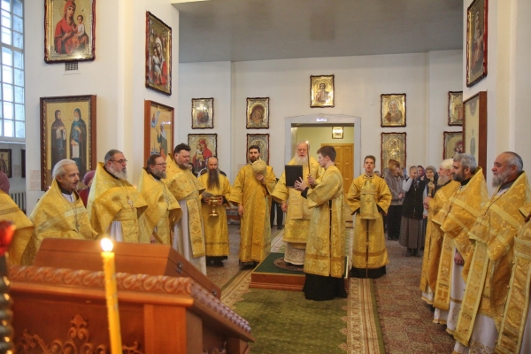 В день памяти святого апостола Андрея Первозванного епископ Василий совершил Божественную литургию в Коряжме