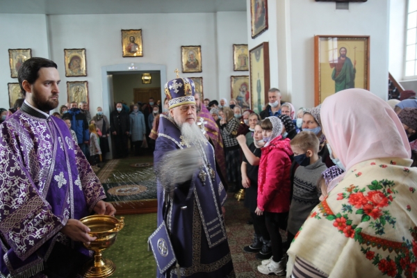 В неделю Торжества Православия епископ Василий совершил Божественную литургию в Коряжме
