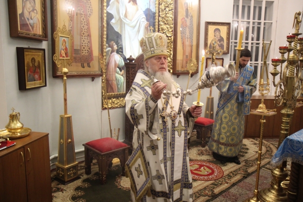 Накануне празднования Казанской иконе Божией Матери епископ Василий совершил Всенощное бдение 