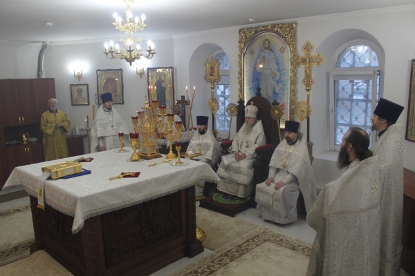 Епископ Василий совершил Божественную литургию в праздник Собора Архистратига Михаила и прочих Небесных Сил бесплотных