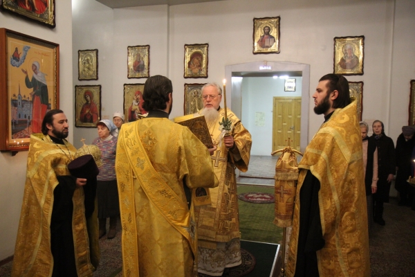 Епископ Василий совершил Всенощное бдение накануне дня памяти свт. Василия Великого 