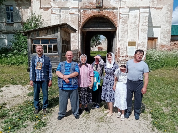 Прихожане храма св. Анастасии Узорешительницы посетили Александро-Ошевенский монастырь