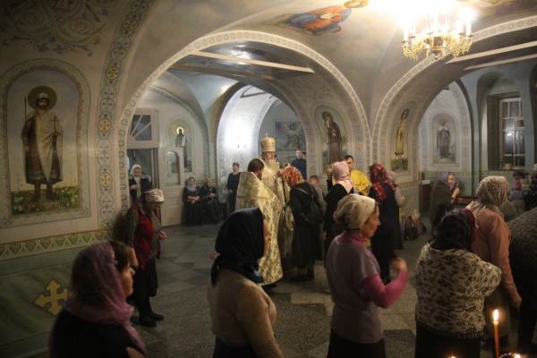 Епископ Василий совершил Всенощное бдение накануне дня памяти свт. Николая Чудотворца 