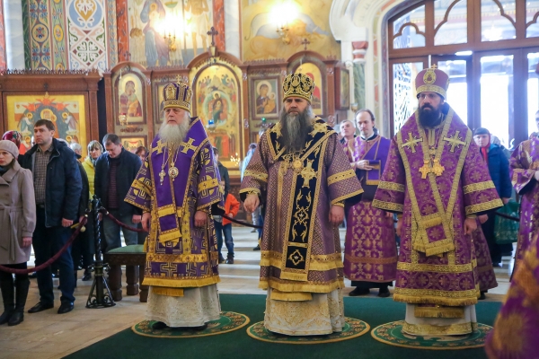 Епископ Василий сослужил Божественную литургию митрополиту Георгию в Нижнем Новгороде