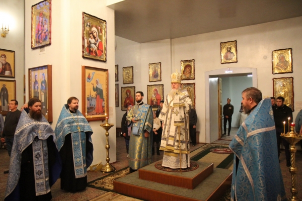 Накануне дня памяти праведных Богоотец Иоаки́ма и Анны епископ Василий совершил Всенощное бдение в Коряжме