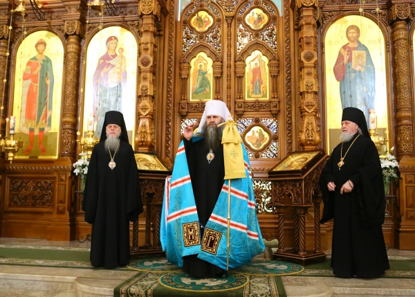 Епископ Василий сослужил митрополиту Георгию Литургию в кафедральном соборе Нижнего Новгорода