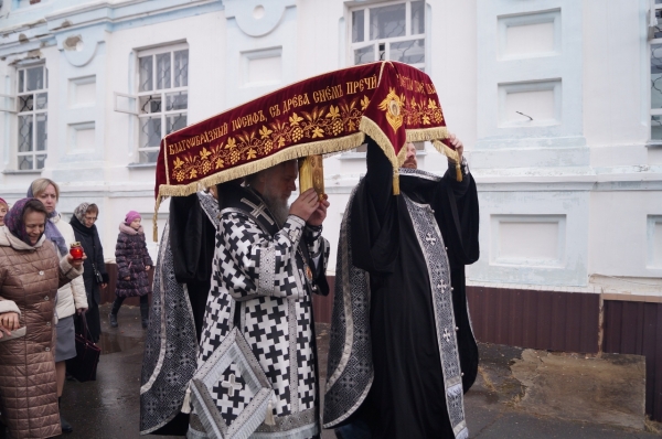 Епископ Василий совершил утреню Великой Субботы с чином погребения в Свято-Лонгиновом храме