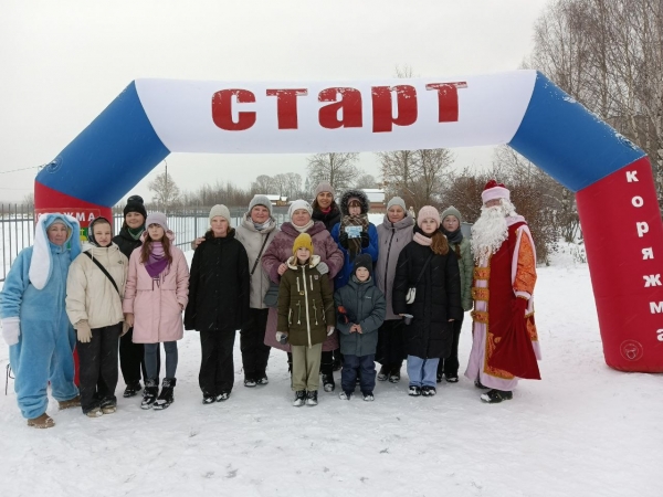 Воспитанники Коряжемской Воскресной школы приняли участие в благотворительном забеге «Маршрут добра» и украсили помещения ВОИ