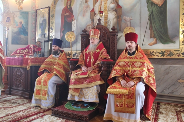 В Престольный праздник епископ Василий совершил Божественную литургию в Котласе