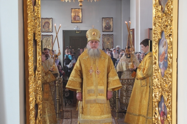 В неделю сыропустную епископ Василий совершил Божественную литургию в храме прп. Лонгина Коряжемского