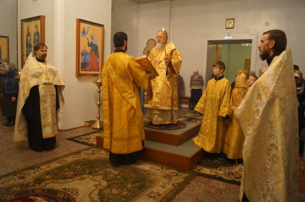 Епископ Василий совершил Всенощное бдение накануне недели 22-ой по Пятидесятнице