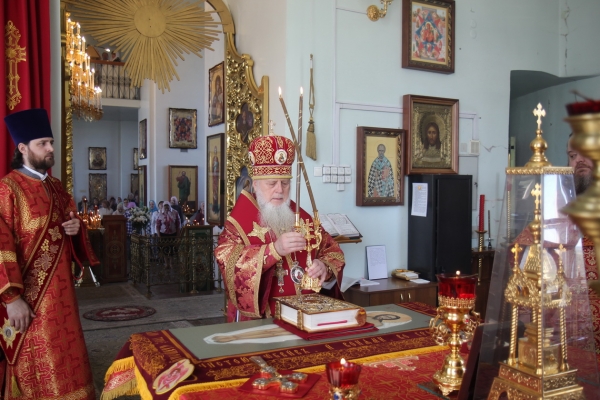 В Неделю о слепом и день памяти апостола Иоанна Богослова, епископ Василий совершил Божественную литургию в Коряжме