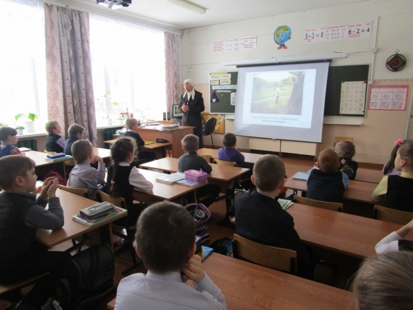 В начальных классах Сольвычегодской школы проходят беседы на тему " Азы основ Православия"