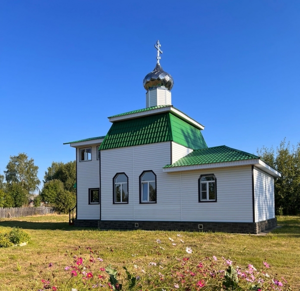 В Успенском храме п. Шунема освящены колокола 