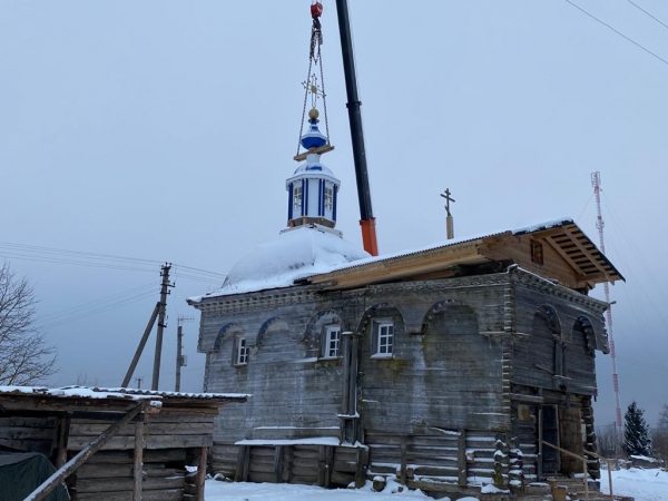 На часовню в д. Ануфриево установлен купол с крестом