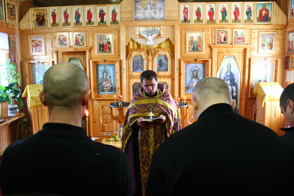 В период Великого поста в храмах ИУ Котласской епархии проходят Богослужения