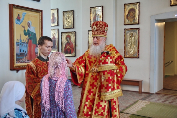 Накануне Недели о слепом епископ Василий совершил Всенощное бдение в Коряжме
