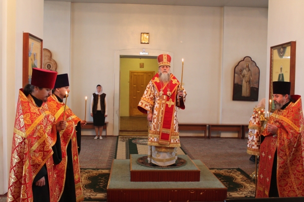 Епископ Василий совершил Всенощное бдение в храме прп. Лонгина Коряжемского