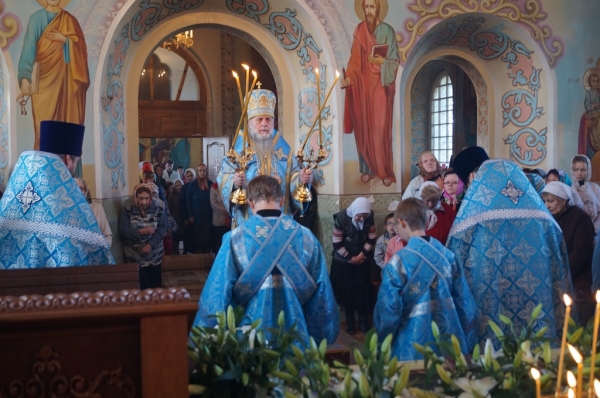 В неделю 13-ю по Пятидесятнице епископ Василий совершил Божественную литургию в храме в честь Владимирской иконы Божией Матери г. Котлас