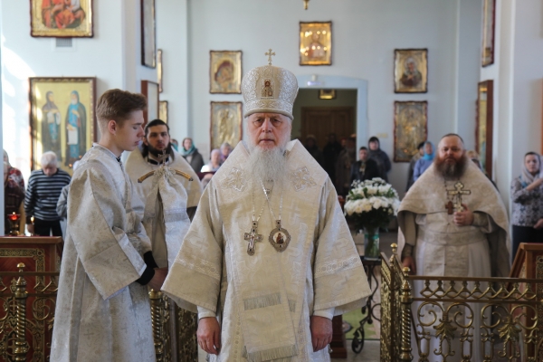 В Лазареву субботу епископ Василий совершил Божественную литургию 