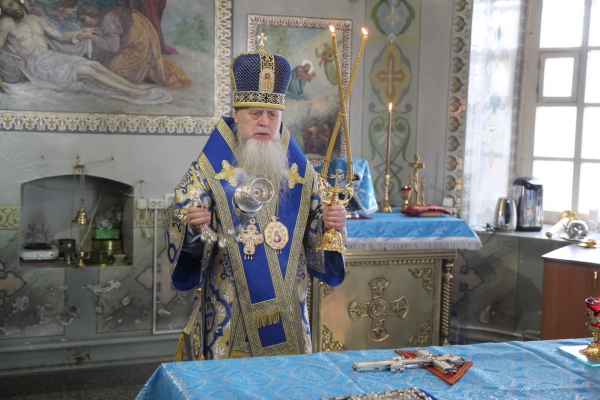 Епископ Василий совершил Божественную литургию в праздник Похвалы Пресвятой Богородицы