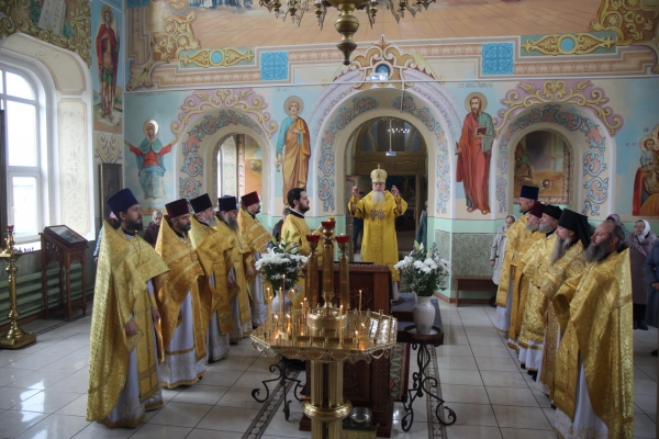 В день своего рождения епископ Василий совершил Божественную литургию в Котласе
