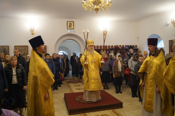 Епископ Василий совершил Божественную литургию в Свято-Никольском храме г. Котласа