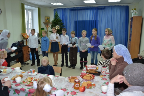 В Котласе прошла благотворительная ярмарка «Подари радость на Рождество» 