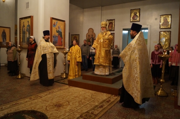 Накануне недели 22-ой по Пятидесятнице епископ Василий совершил Всенощное бдение в Свято-Лонгиновом храме г. Коряжма