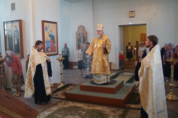 Епископ Василий совершил Всенощное бдение накануне дня памяти Всех святых, в земле Русской просиявших
