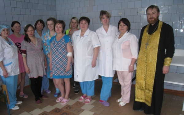 В родильном отделении Коряжемской больницы совершен молебен