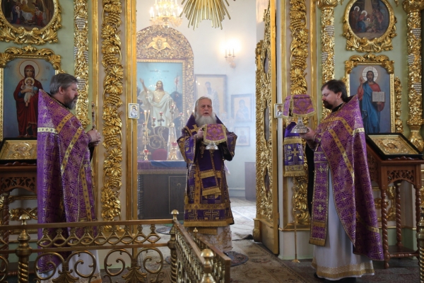 В день памяти иконы Божией Матери «Державная» епископ Василий совершил Божественную литургию