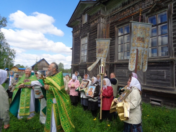 Храм села Юхнево отметил престольный праздник в День Святого Духа