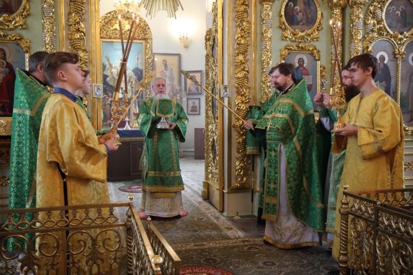 Епископ Василий совершил Божественную литургию в Престольный Праздник в Коряжме