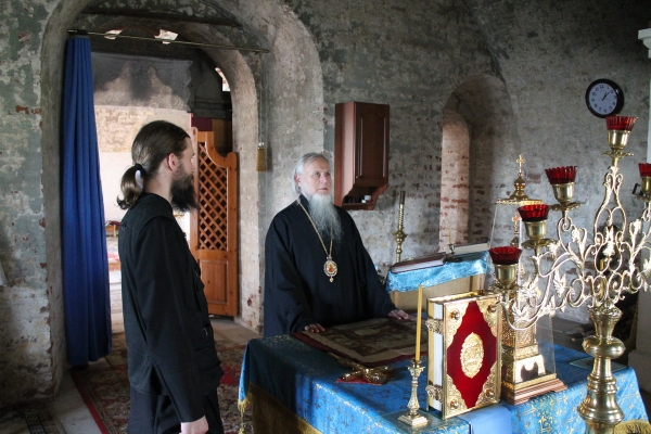 Епископ Василий посетил храм свт. Василия Великого в Куимихе