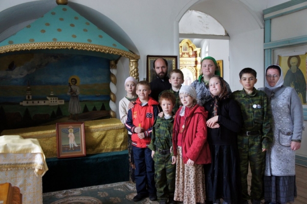 Воспитанники Яренской воскресной школы посетили Артемиево-Веркольский монастырь