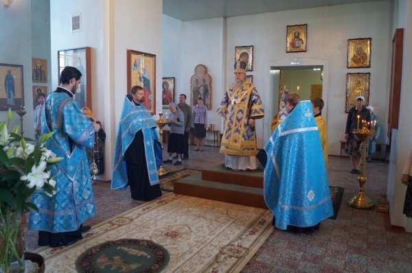 Епископ Василий совершил Всенощное бдение накануне дня памяти Тихвинской иконы Божией Матери