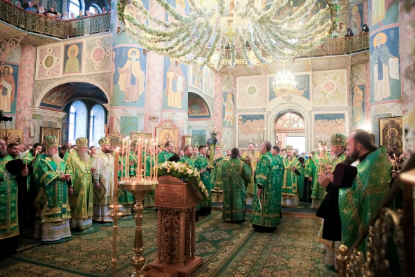 Накануне дня памяти преподобного Серафима Саровского в Дивеевском монастыре состоялось вечернее богослужение