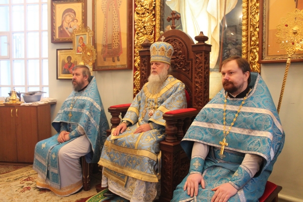 В праздник Введения во храм Пресвятой Богородицы епископ Василий совершил Божественную литургию в Коряжме