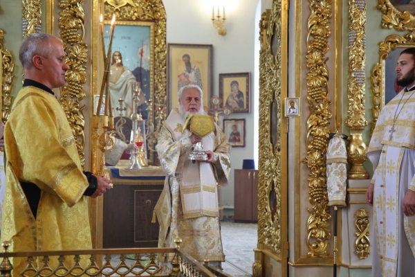 В день памяти прп. Феодосия Печерского епископ Василий совершил Божественную литургию