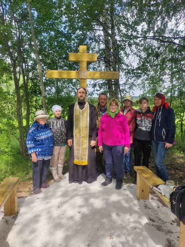 На месте утерянной часовни д. Путятино освящен поклонный Крест