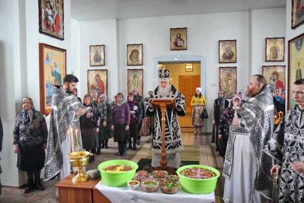 В пятницу первой седмицы Великого Поста епископ Василий совершил Литургию Преждеосвященных Даров в Коряжме