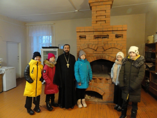 Ученики 5 класса Коряжемской школы посетили местный храм