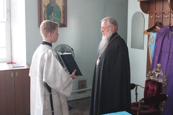 Епископ Василий совершил Всенощное бдение в Коряжме
