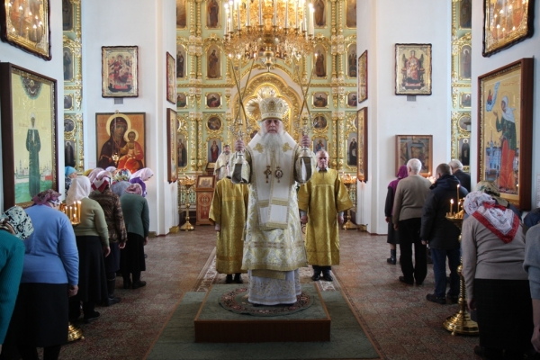 В неделю сыропустную епископ Василий совершил Божественную литургию в храме прп. Лонгина Коряжемского