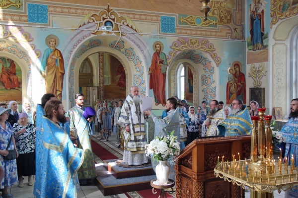 В Престольный праздник епископ Василий возглавил Божественную литургию в Котласе 