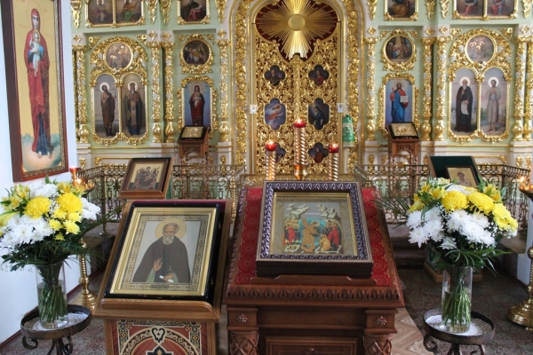 Епископ Василий совершил Всенощное бдение накануне дня памяти преставления прп. Сергия Радонежского